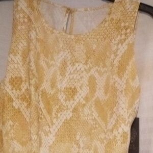 Vince Camuto sleeveless yellow snake skin look size 10 pit to pit 15 length